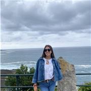 Soy una chica estudiante de universidad. Doy clases particulares a niños de la ESO y primaria. 2 años de experiencia